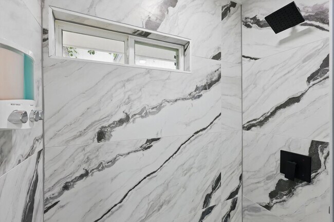 Building Photo - 3321 Ridgehaven St