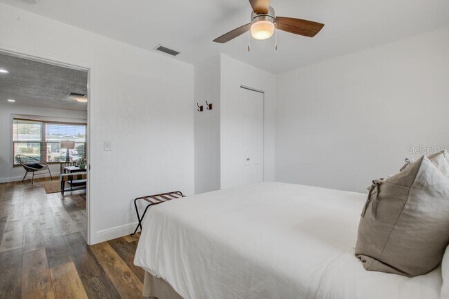 Building Photo - 2121 Greenbriar Blvd