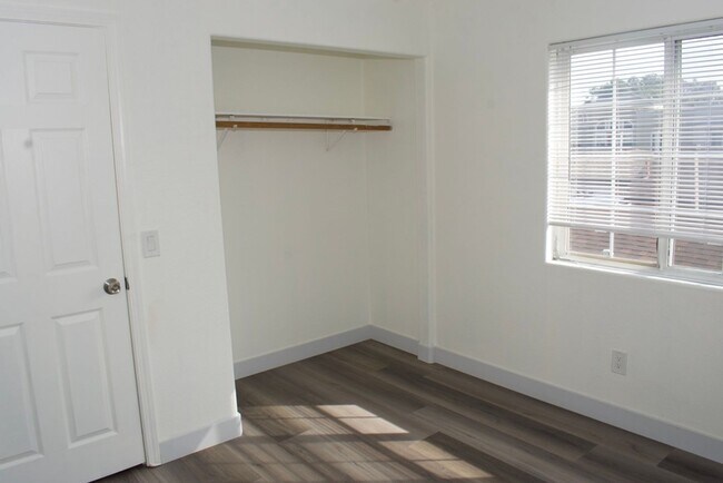 Building Photo - Charming 2-Story, 4 Bd 3 Ba Unit Near Downtown San Diego – 92113