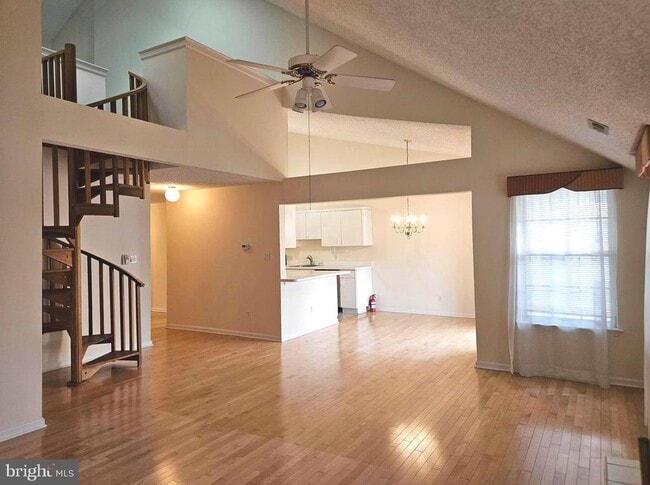 Building Photo - 409 Talon Ct