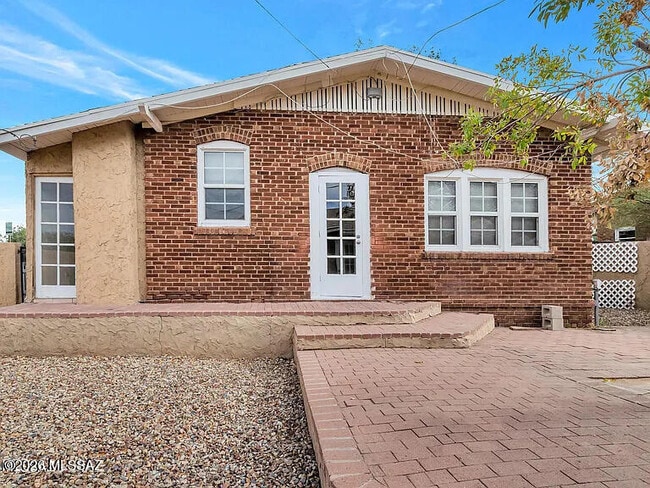 Building Photo - 1347 N Euclid Ave