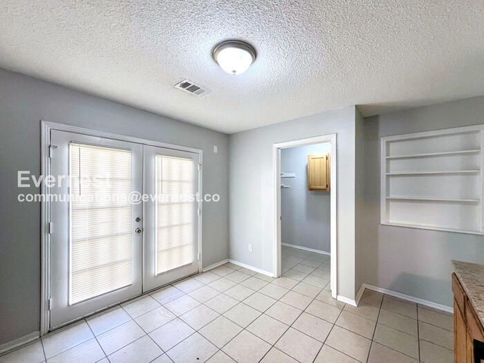 Building Photo - 6175 Forestgate Rd