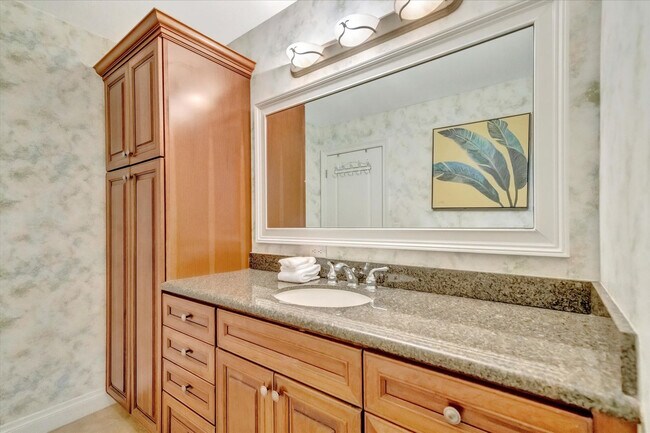 Building Photo - 6406 Gulf Dr