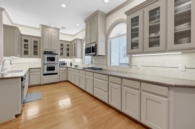 Building Photo - 2414 Dorrington St