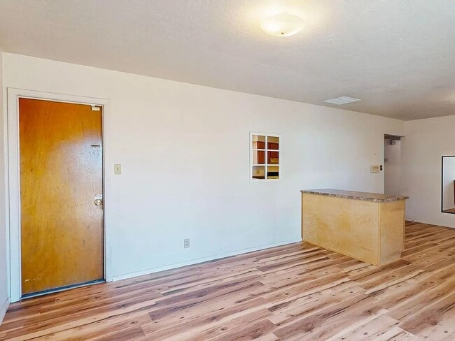 Building Photo - 419 La Charles Dr NE
