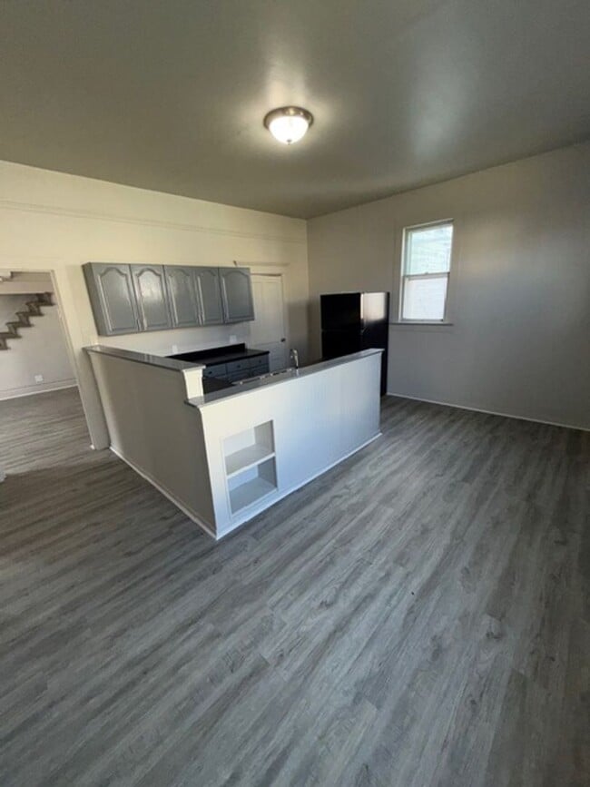 Building Photo - 1411 W Maryland St