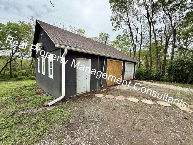 Building Photo - $500 off Frist Months Rent on Spacious 4 B...
