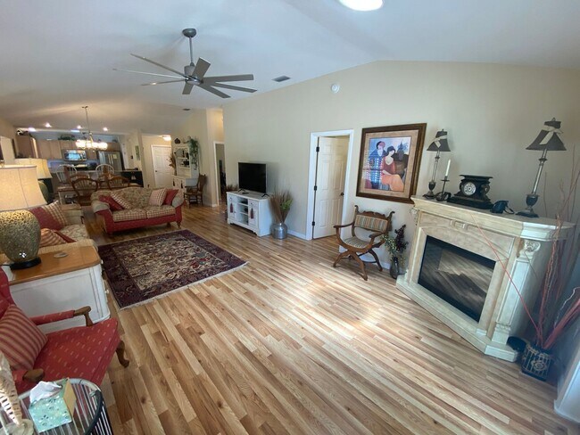 Building Photo - Beautiful Over Sized TURNKEY SEASONAL 2 bed 2 bath Rental on Golf Course in Polo Ridge