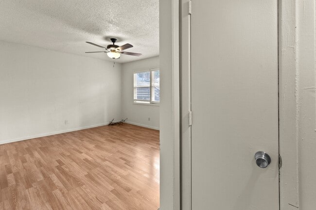 Building Photo - 100 Apache Hills Dr