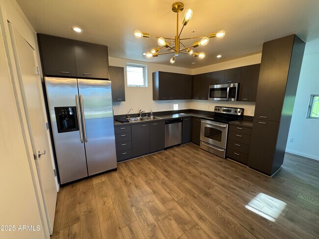 Building Photo - 1111 W University Dr