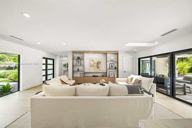 Building Photo - 15121 SW 69th Ct