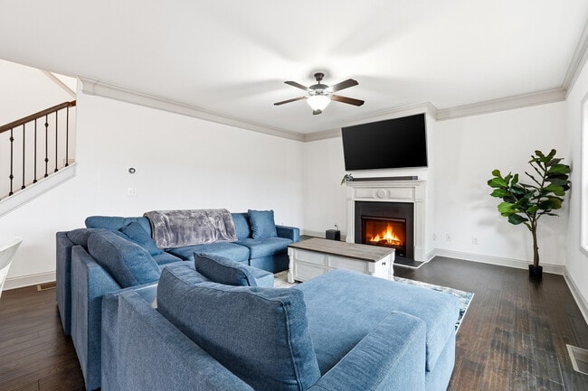 Building Photo - 212 Man O War Ct