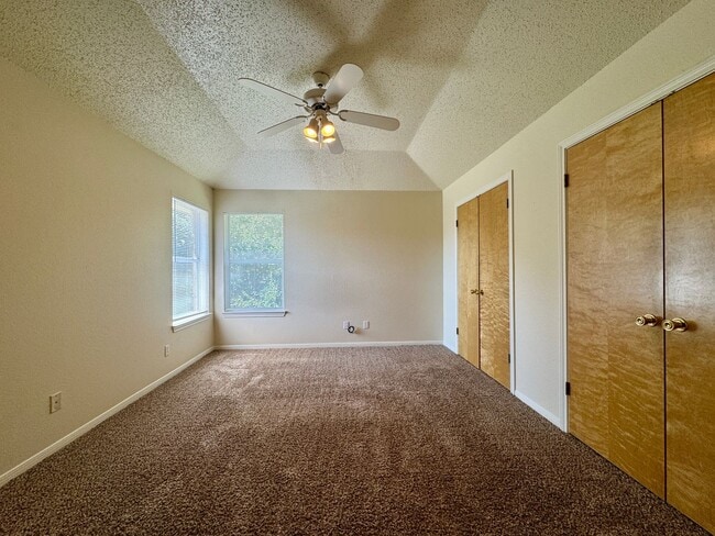 Building Photo - Duplex