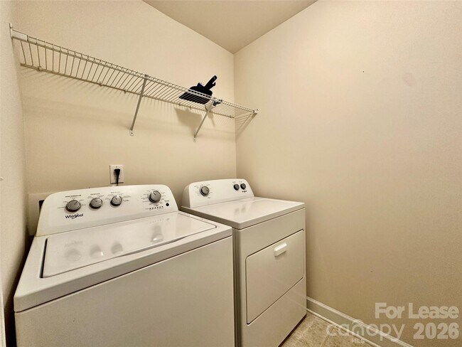 Building Photo - 5733 Lachlan Hill Ln