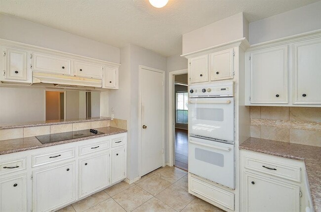 Building Photo - 14106 Locke Ln