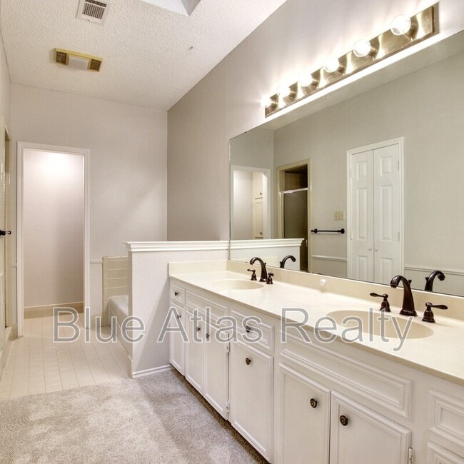 Building Photo - 5725 Ridgerock Ct