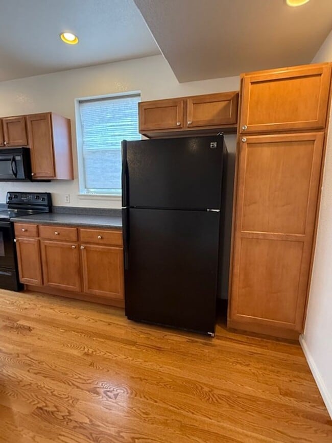 Building Photo - 3 Bed End Unit Townhome near Old Town Arvada