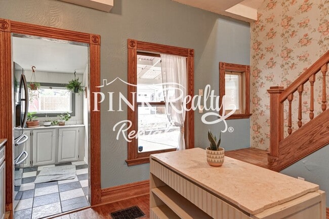 Building Photo - 1610 W Kiowa St