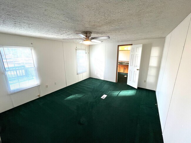 Building Photo - Location & Convenient! It Starts Here!