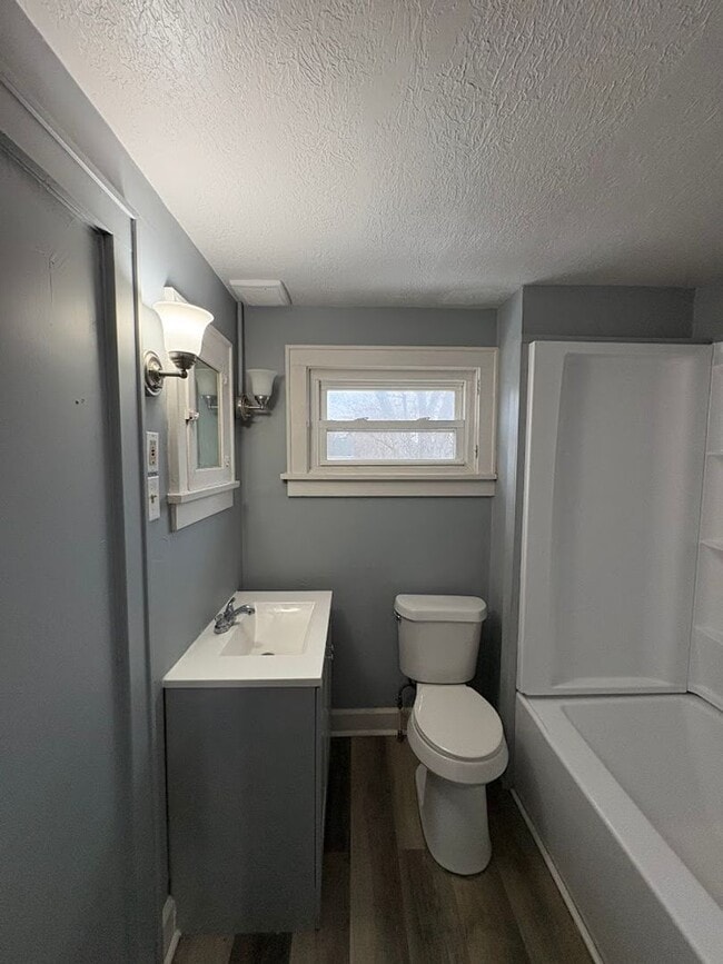 Building Photo - Four bedroom two bathroom home for rent