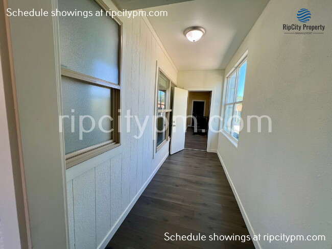 Building Photo - 827 N Lombard St