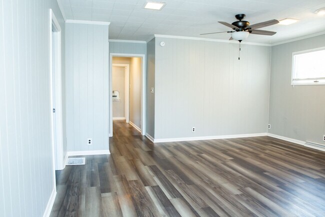 Building Photo - 409 S College Ave
