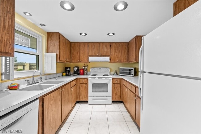 Building Photo - 5419 Rattlesnake Hammock Rd