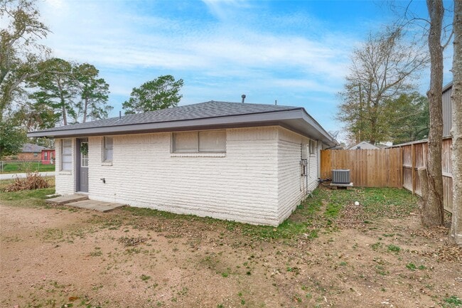 Building Photo - 309 S Magnolia St