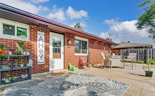 Building Photo - 5800 Kendon St
