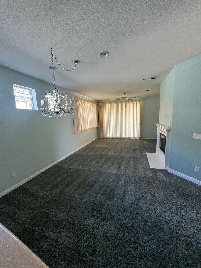 Building Photo - spacious 2 bedroom 2 bath home with office in Del Webb