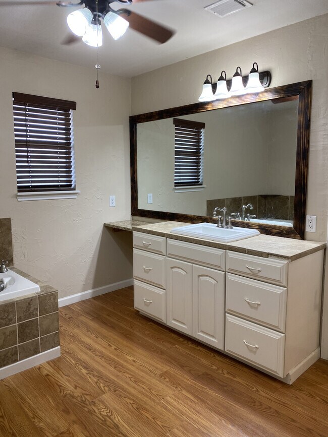 Building Photo - 3802 Fairgreen Ct