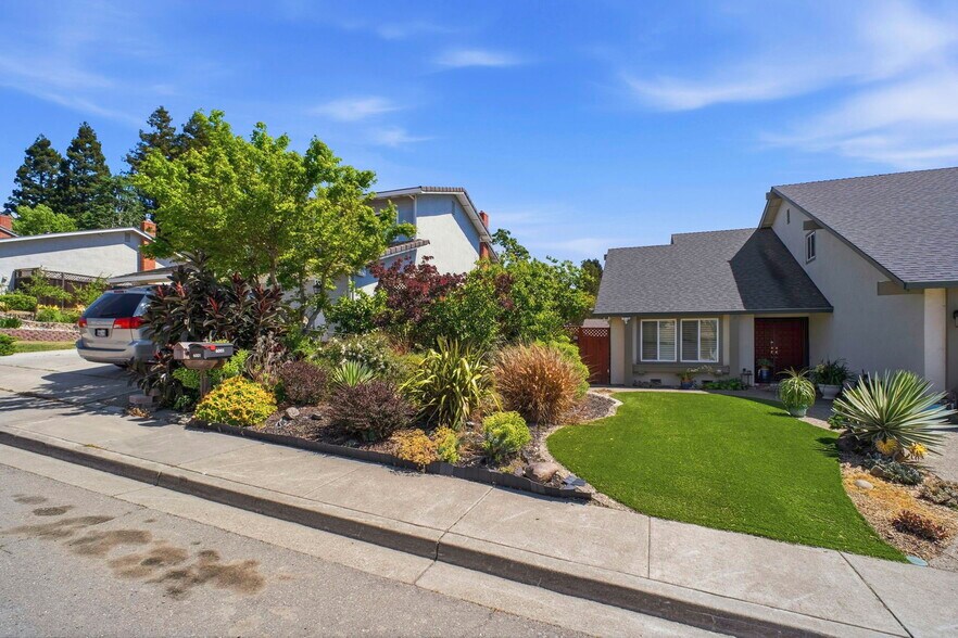 Building Photo - 6001 Castlebrook Dr