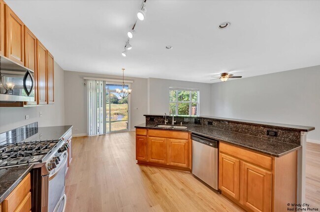 Building Photo - 1848 Crenshaw Cir
