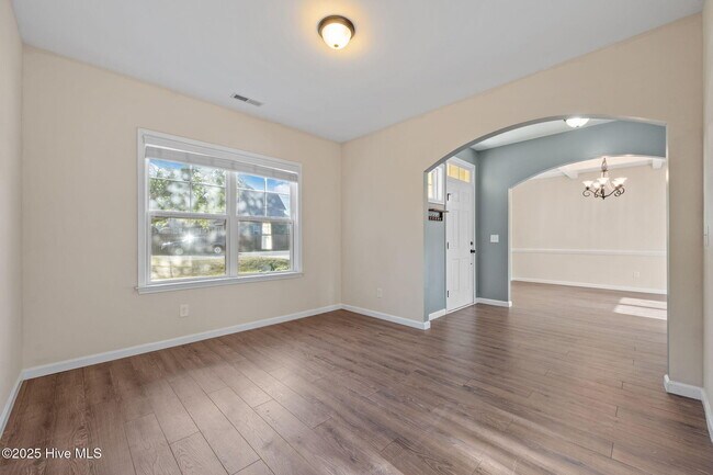 Building Photo - 711 Tuscarora Dr