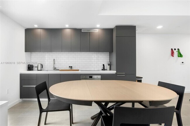 Building Photo - 227 NE 2nd St