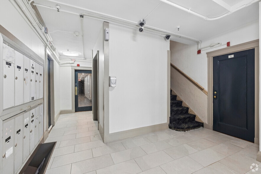 Lobby Photo - Washington Heights