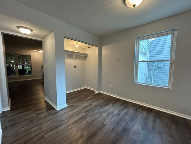 Building Photo - 819-823 Riverview Terrace
