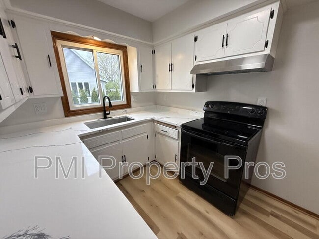 Building Photo - 8148 S 88th St