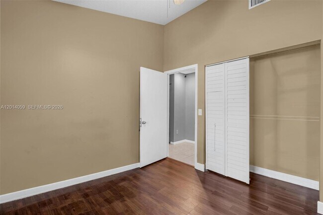 Building Photo - 1308 E Glen Oak Rd