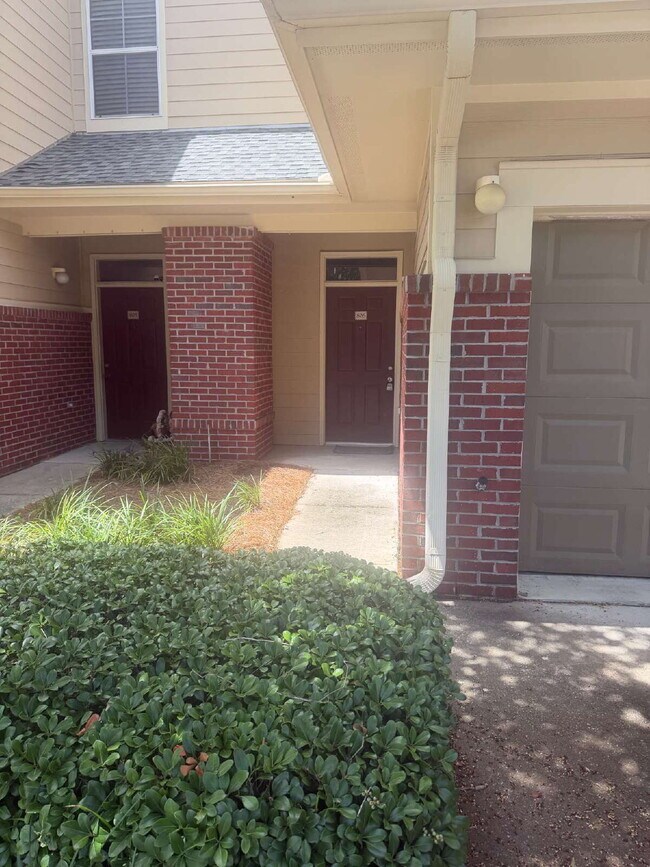 Building Photo - Luxurious 3-Bedroom Condo in Panama City, FL with Spacious Layout and Modern Amenities!