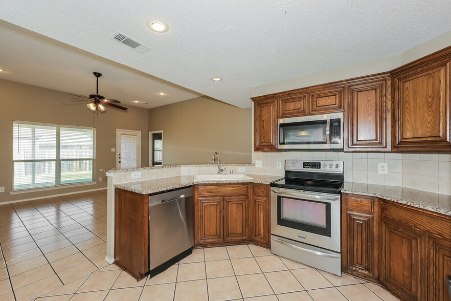 Building Photo - 528 Cambridge Dr