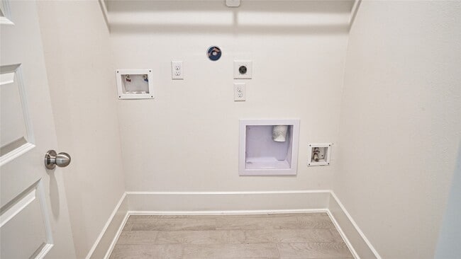 Building Photo - 7102 Grassland Vis Ln