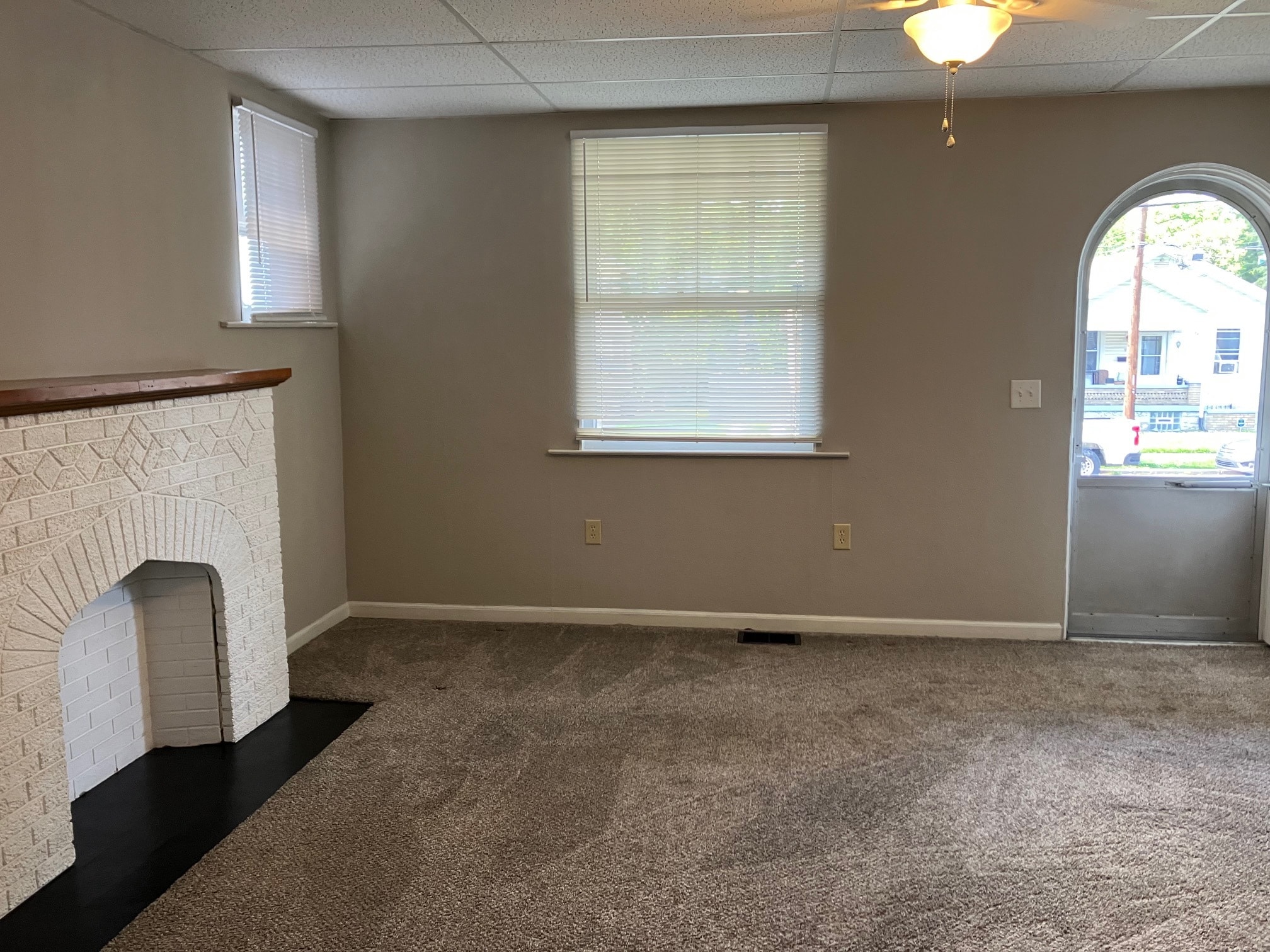 LIVING ROOM - 119 W 33rd St