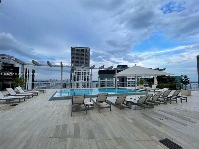 Building Photo - 1100S S Miami Ave