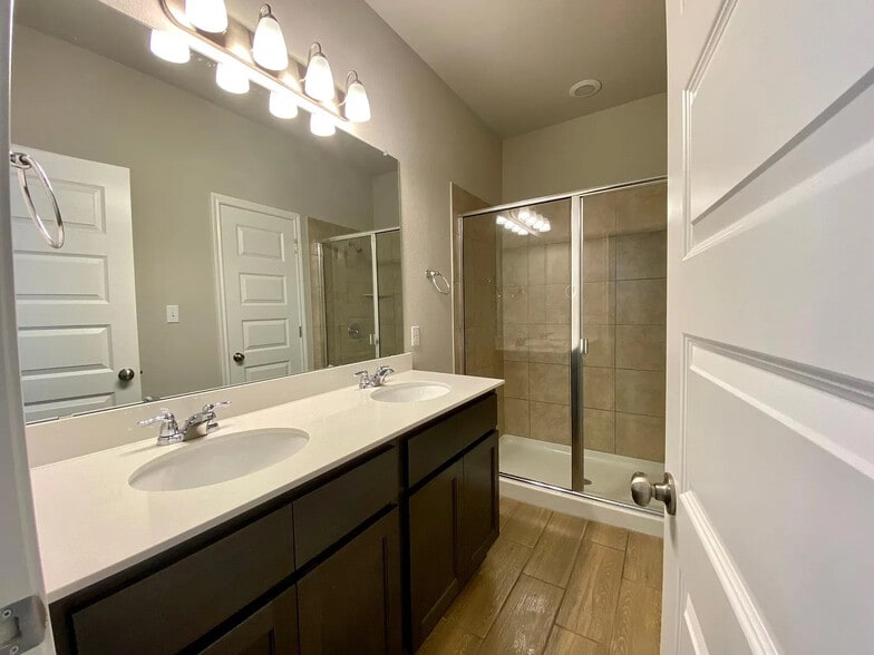 Building Photo - Room in House on Pecan Island Dr
