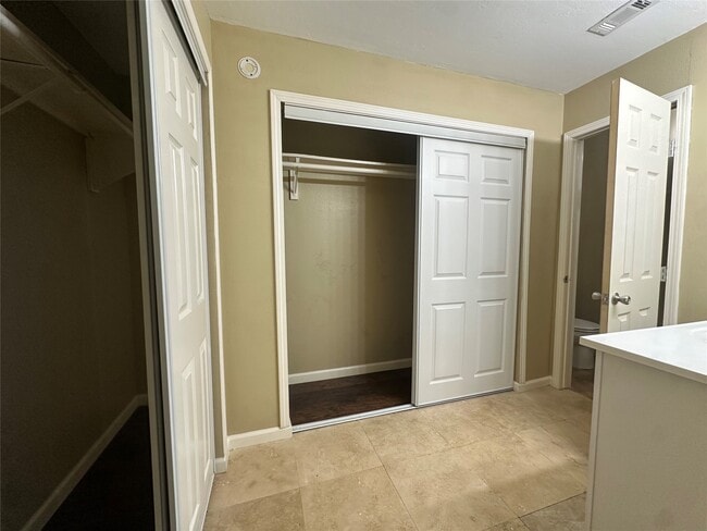 Building Photo - 3333 Longhorn Dr