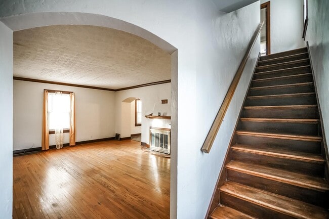 Building Photo - 409 E Melbourne Ave