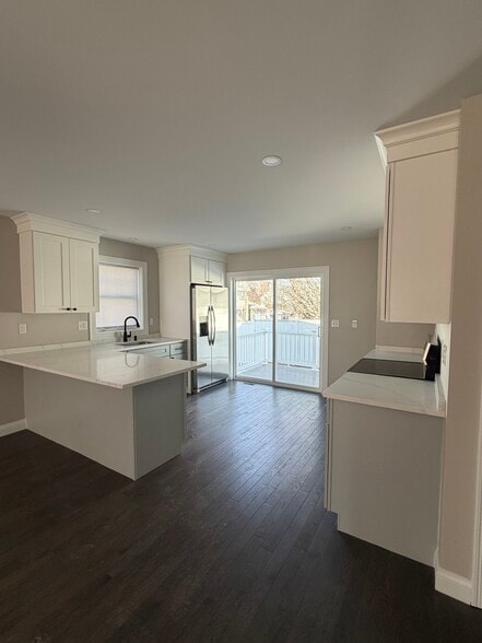 Building Photo - 93 Waterman Ave