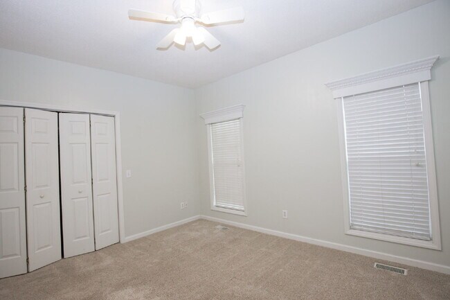 Building Photo - 380 Sullivan Dr