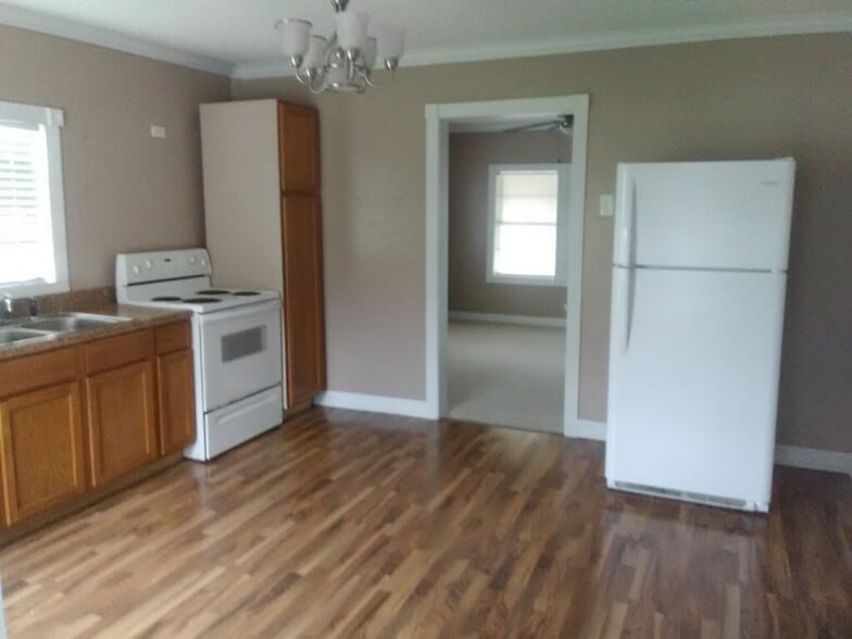 Building Photo - 120 W DARBY ST